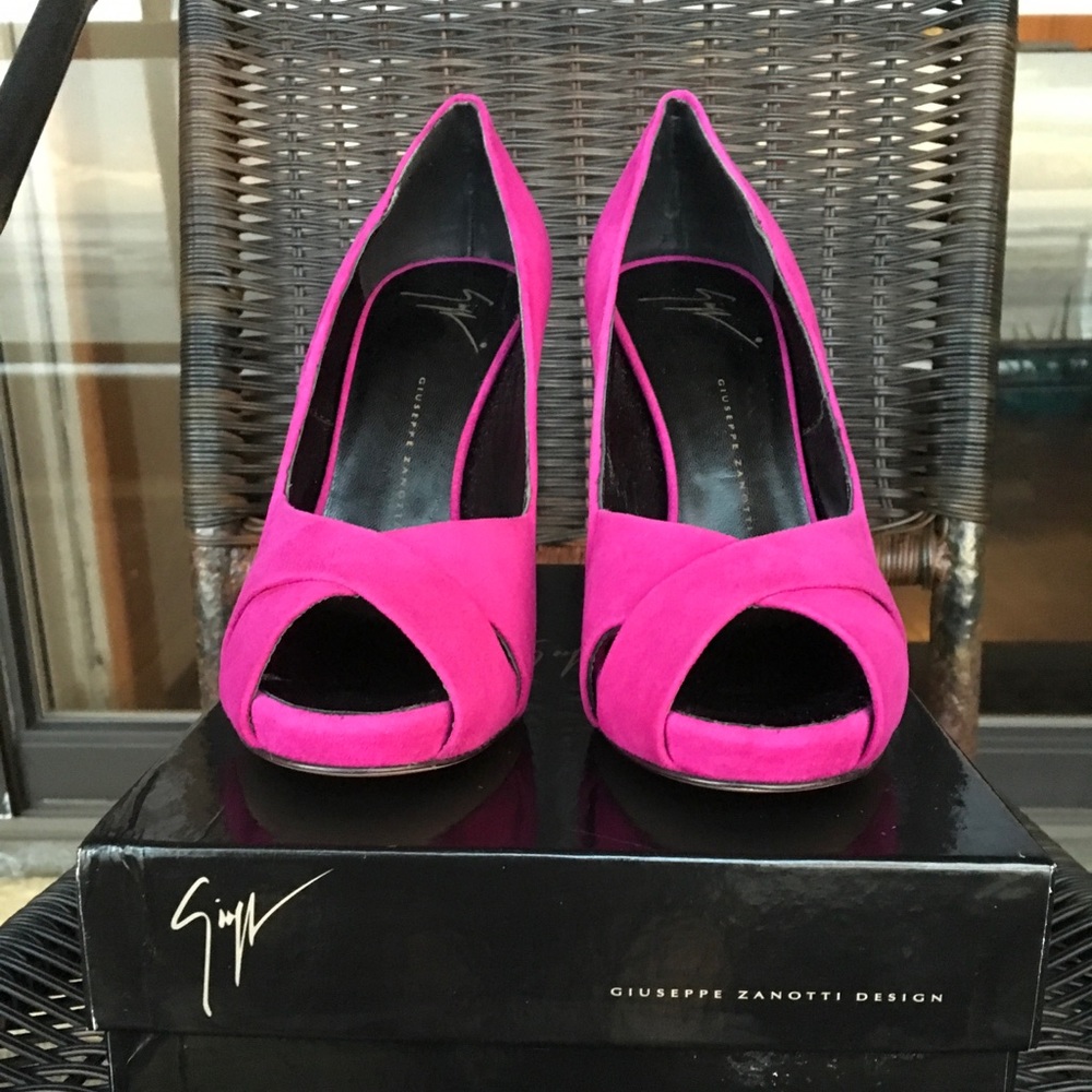 Giuseppe Zanotti Magenta Pumps 🇮🇹